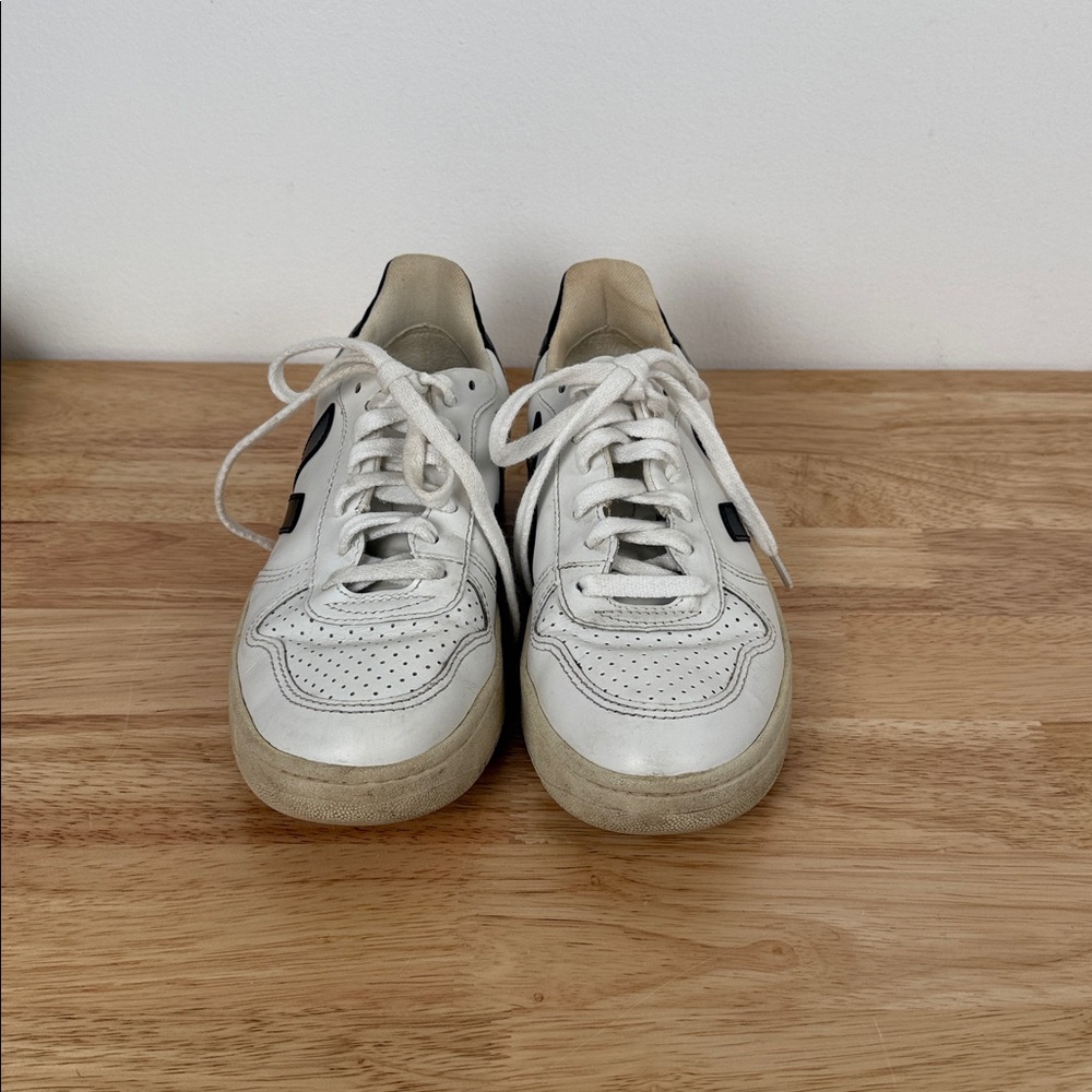 Veja White Black Casual Sneakers - Picture 5 of 16